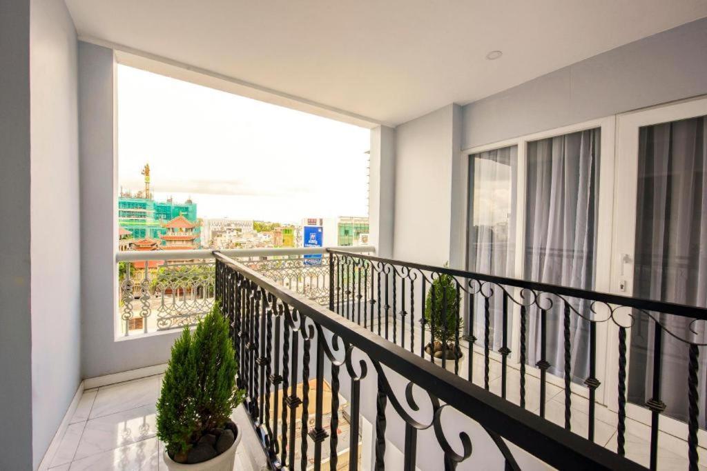 Golden Crown Hotel Saigon 胡志明市 外观 照片